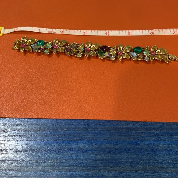 Vintage Gold tone and Green Floral Bracelet - Picture 6 of 13